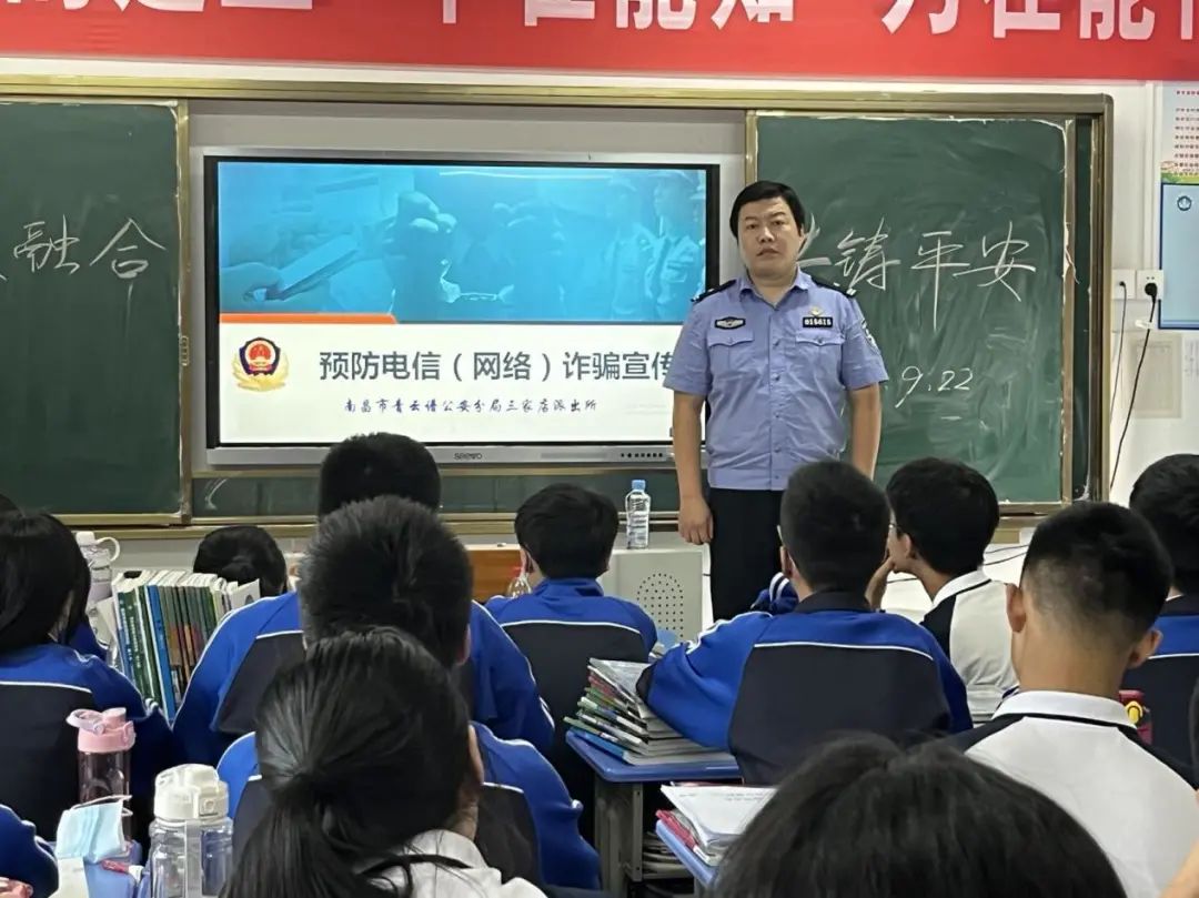 開展“警校共建”活動，創(chuàng)建平安和諧校園